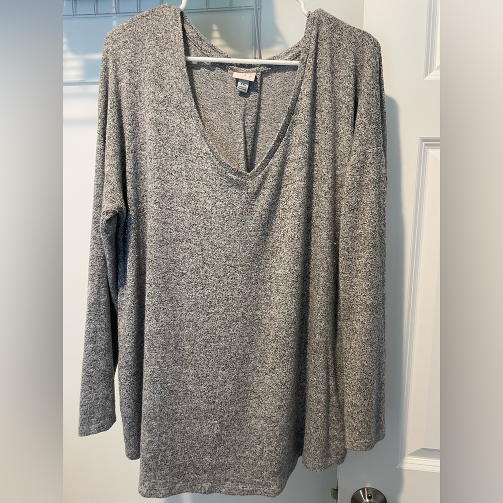 Gray long sleeve v neck top. Size XXL.